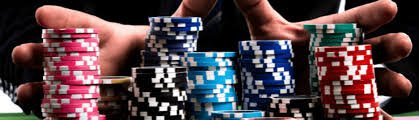 Antarmuka permainan AduQ di platform royal378 menampilkan meja dengan dealer dan pemain